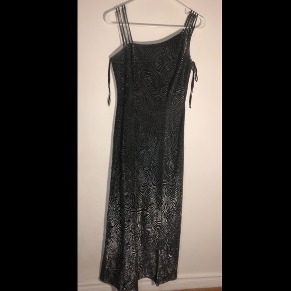 Stunning Dress - Picture 2 of 5